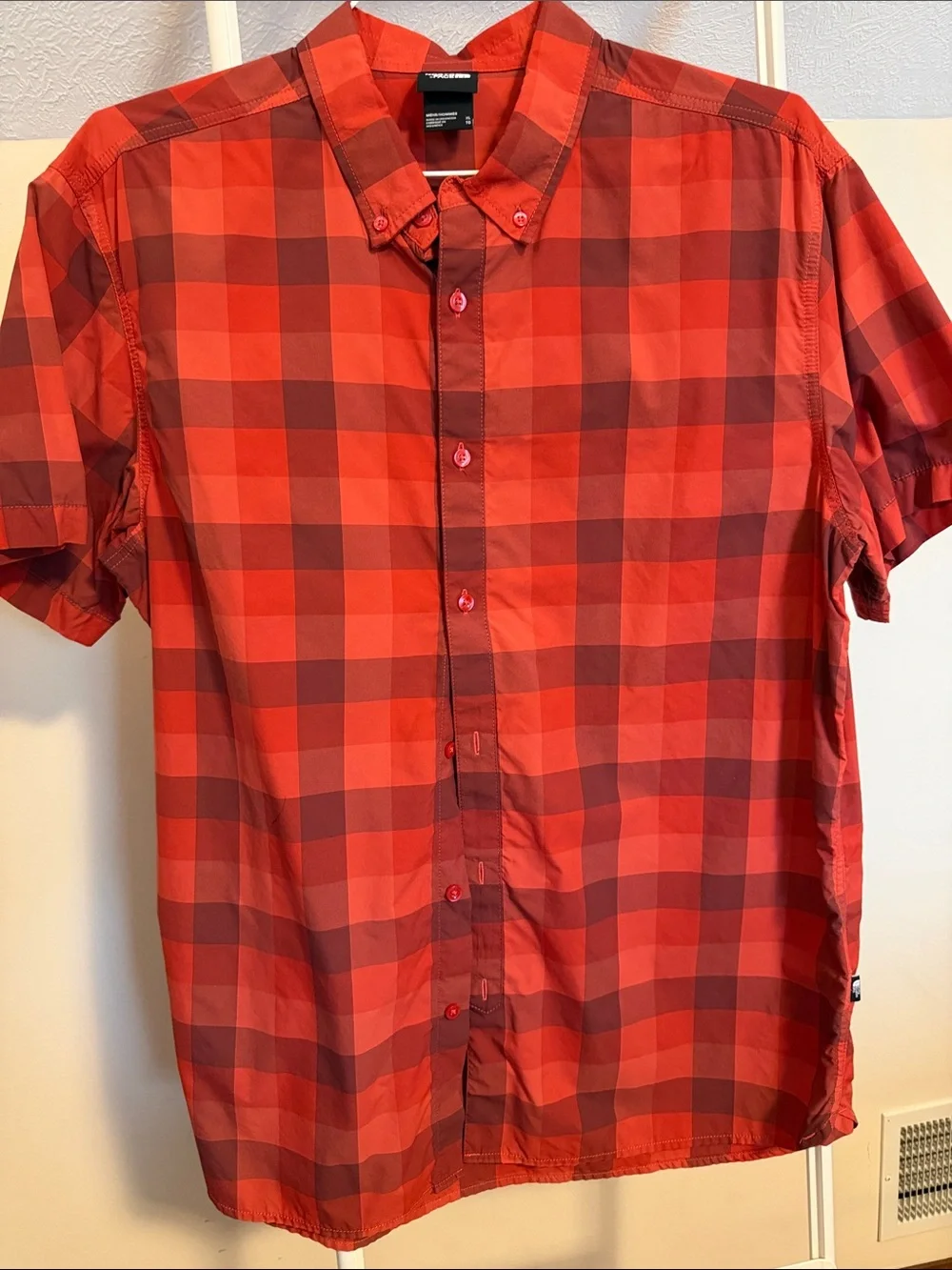 The North Face red checkered short sleeved button down shirt - size XL